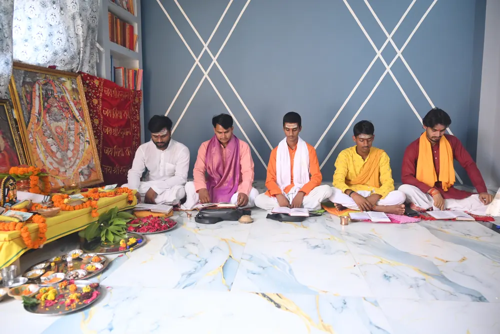 Acharya reciting Sundarkand in Ayodhya